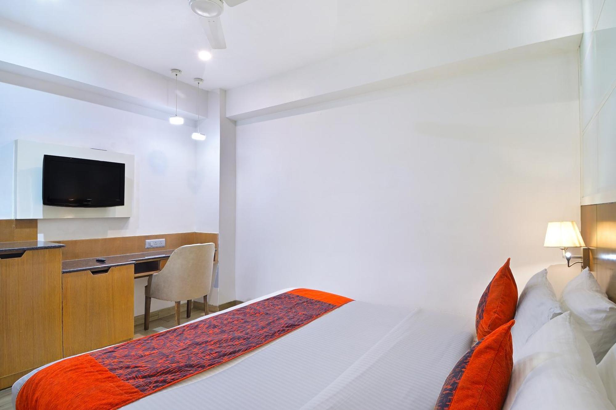 Hotel Hari Piorko - New Delhi Railway Station Екстер'єр фото