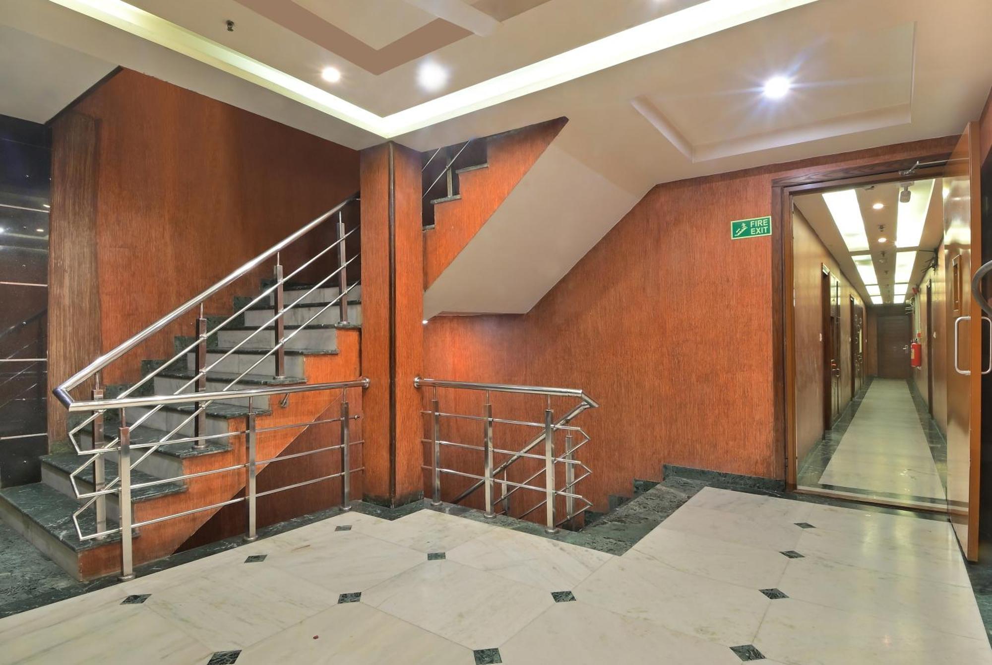 Hotel Hari Piorko - New Delhi Railway Station Екстер'єр фото