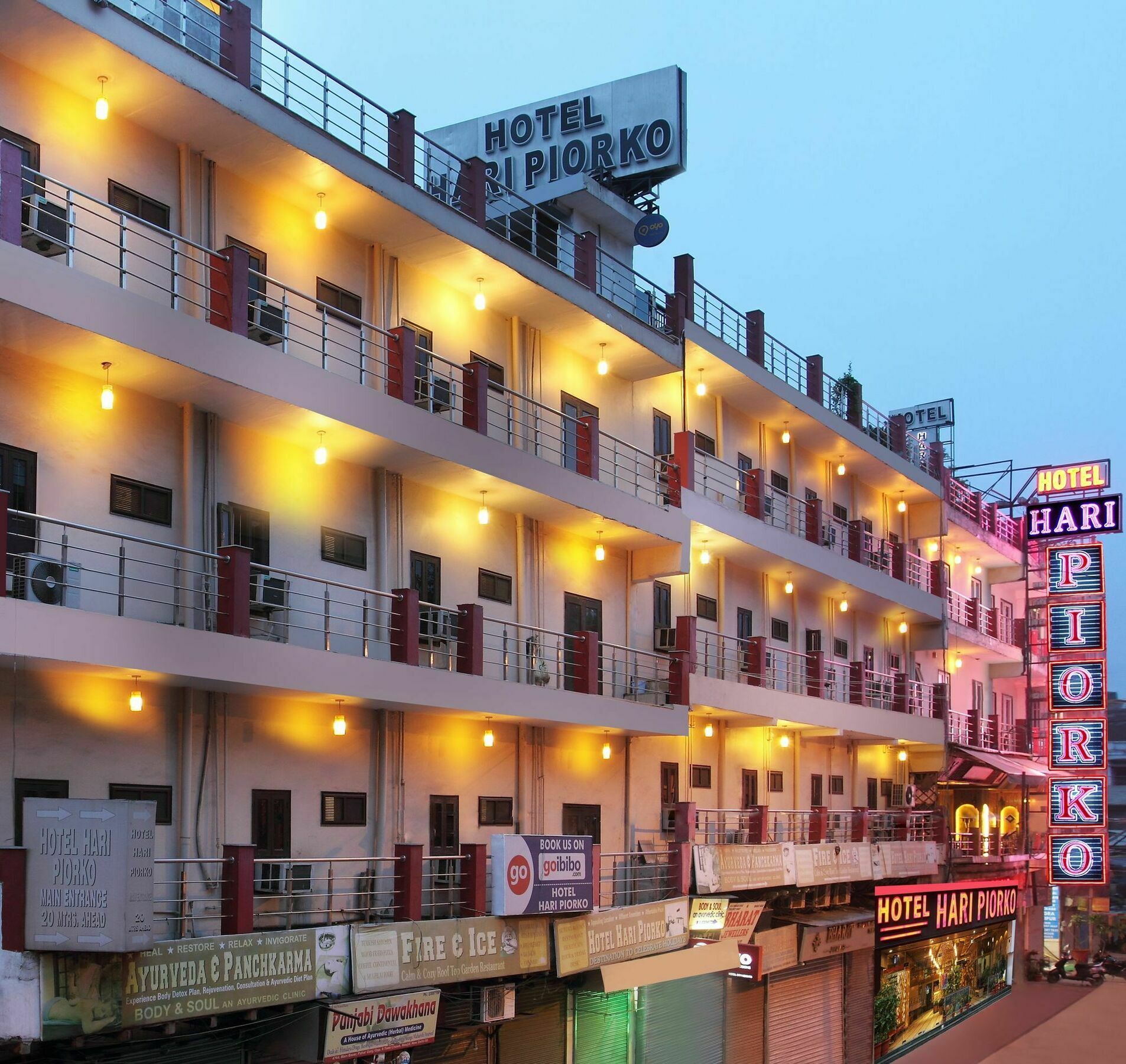Hotel Hari Piorko - New Delhi Railway Station Екстер'єр фото